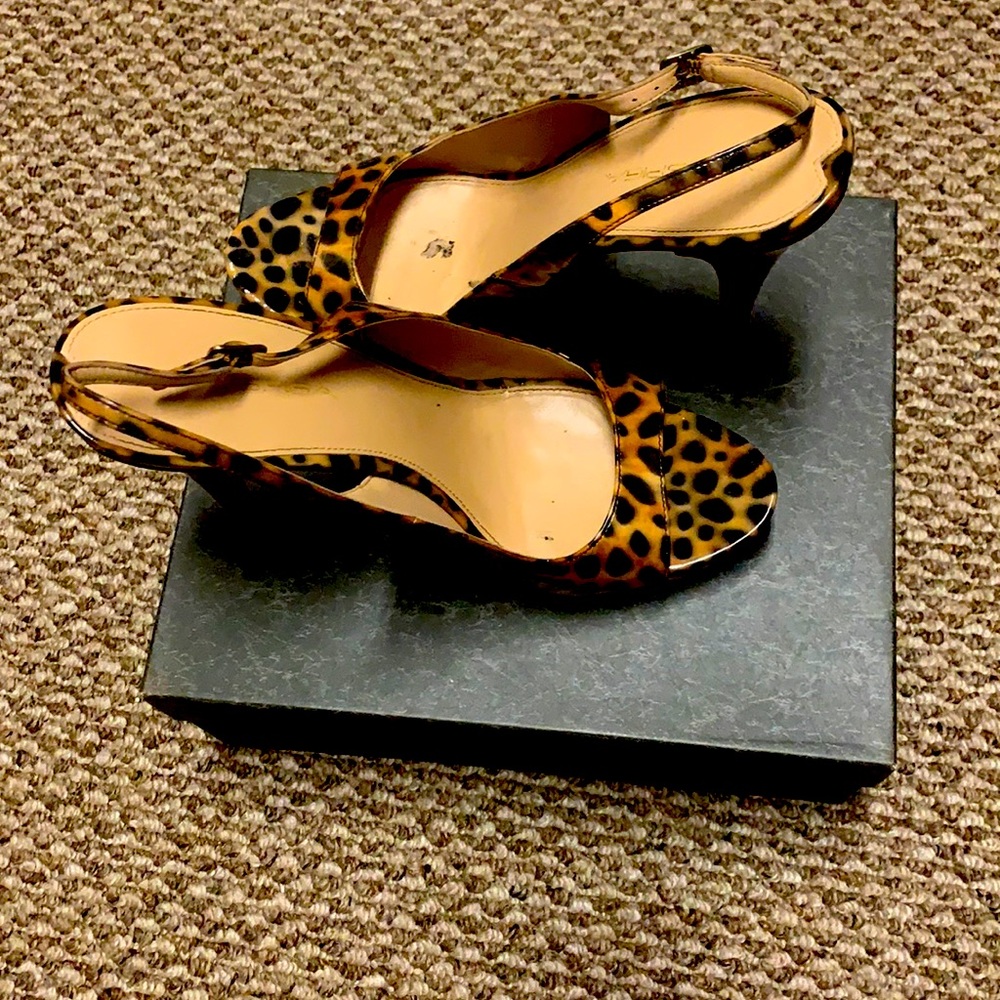 Gentle worn leopard sling back pumps